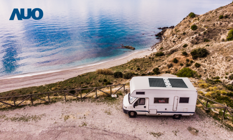 「可撓輕量化太陽光電板SunCurva」使用輕量特殊耐候型複合板取代傳統太陽能板的玻璃前板，不僅降低70%重量，每米平方僅3Kg；具有抗衝擊性能及通過電磁相容性測試，可應用於交通運輸工具，如露營車、遊艇等